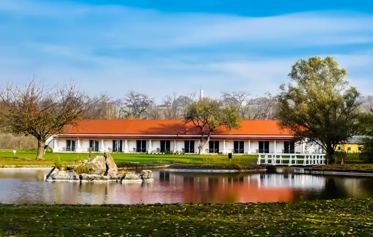 Bed and Breakfast Pannonia Golf & Country Club Alcsutdoboz Екстер'єр фото