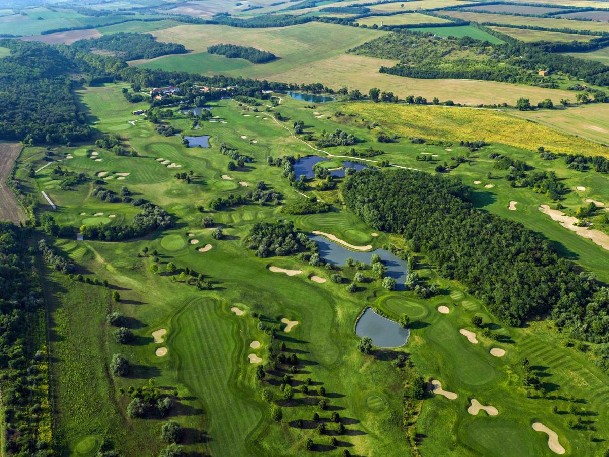 Bed and Breakfast Pannonia Golf & Country Club Alcsutdoboz Екстер'єр фото